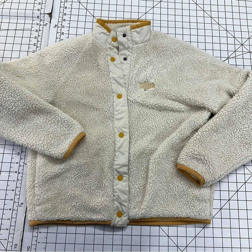 Nike sz small fleece snap button jacket A50